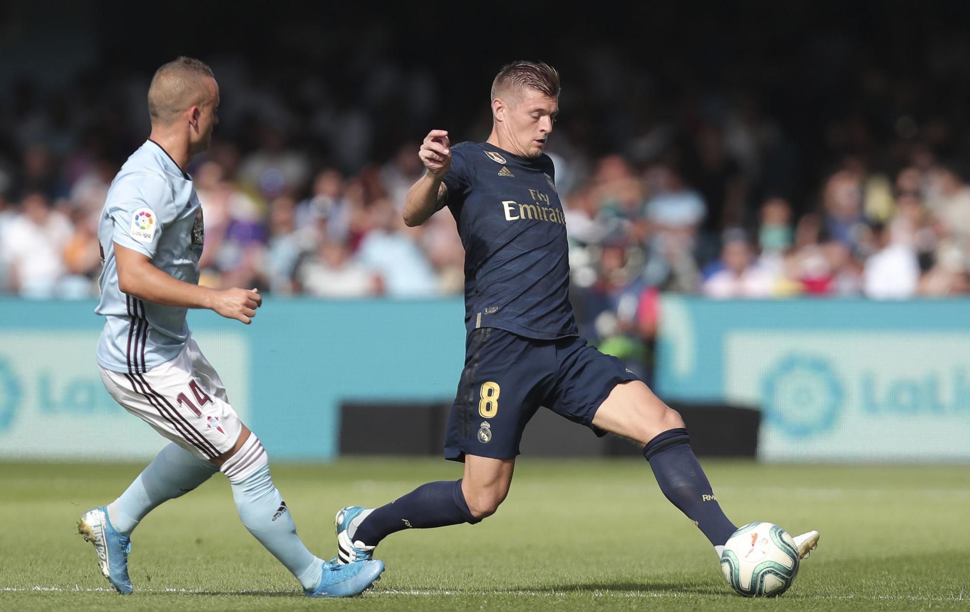 Stanislav Lobotka (Celta Vigo) a Toni Kroos (Real Madrid)