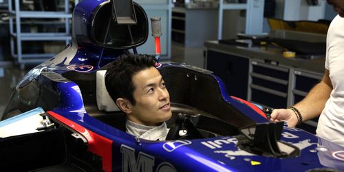 Japonec Naoki Jamamoto absolvuje na tréningu premiéru v tíme Toro Rosso