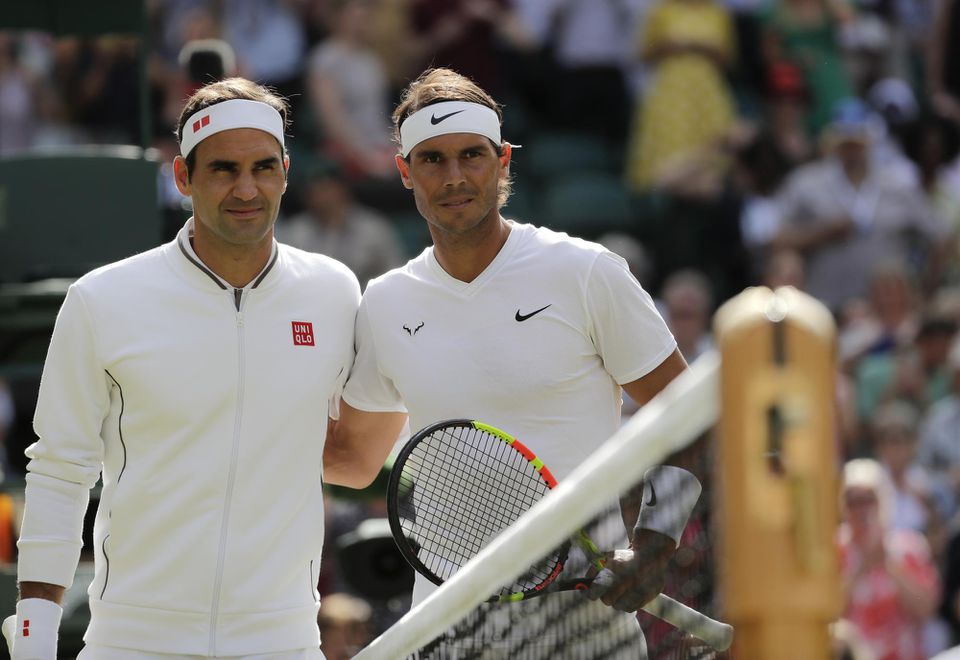 Zľava Švajčiar Roger Federer a Španiel Rafael Nadal.