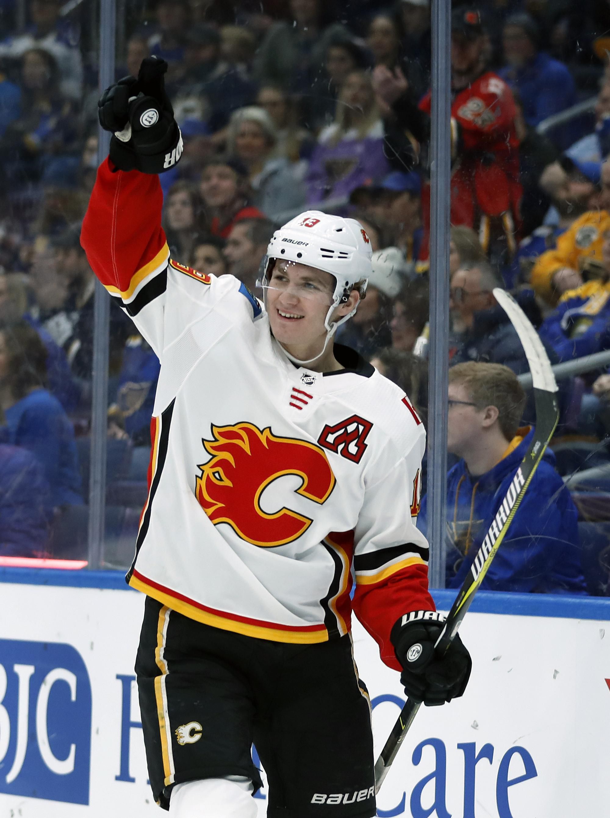 Matthew Tkachuk v drese Calgary Flames.