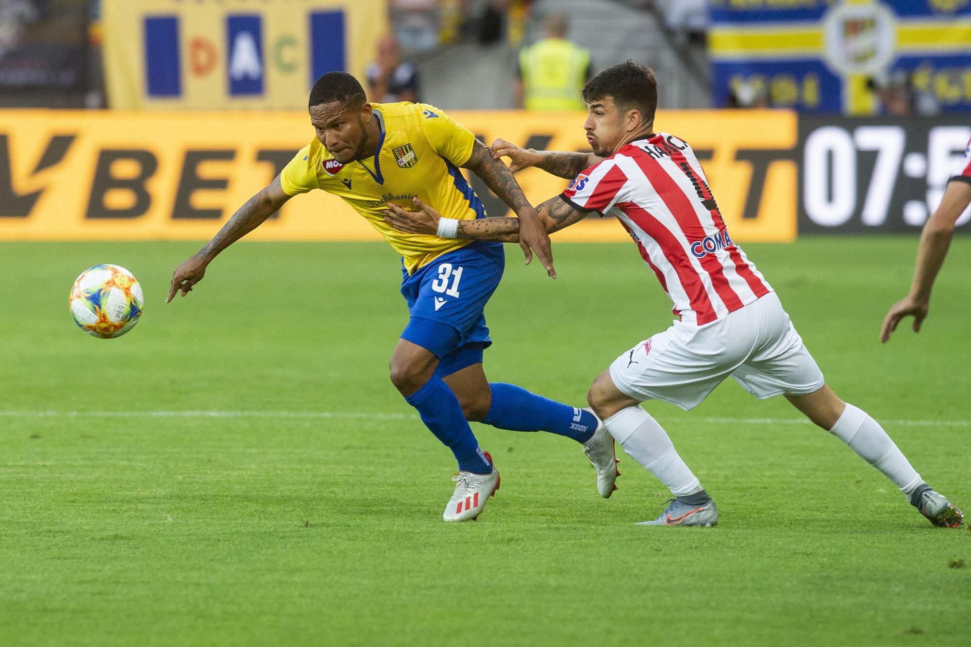 Erick Davis (Dunajská Streda) a Sergiu Hanca (Krakov).