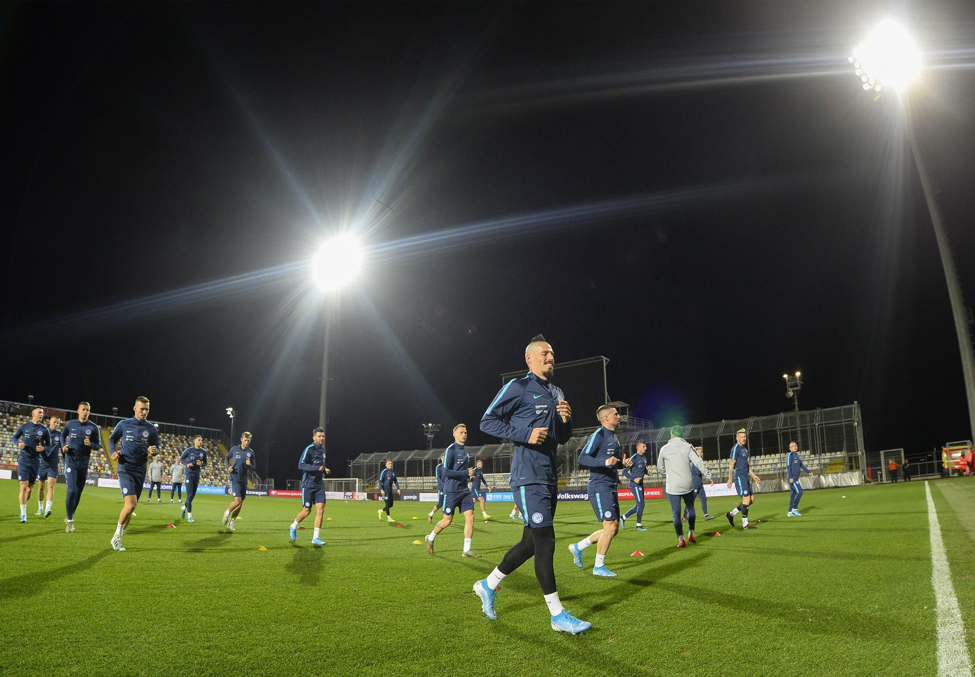 Slovenskí reprezentanti na tréningu na štadióne Rujevica v chorvátskej Rijeke