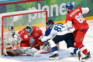 Karjala Cup: Česi vyrovnali v závere, Fínov zdolali po nájazdoch, víťazne aj Rusi