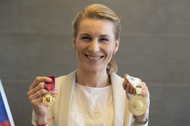 Trojnásobná olympijská víťazka Anastasia Kuzminová oslavuje 35 rokov
