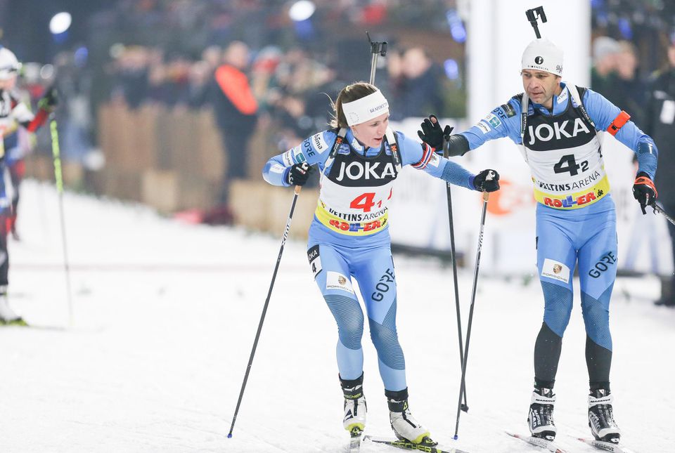 Bielorusko-nórsky biatlonový pár Darja Domračevová a Ole Einar Björndalen.