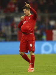 Robert Lewandowski vyrovnal Messiho a naznačil radostnú novinku