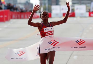 Keňanka Kosgeiová prekonala 16-ročný svetový rekord v maratóne: Som šťastná