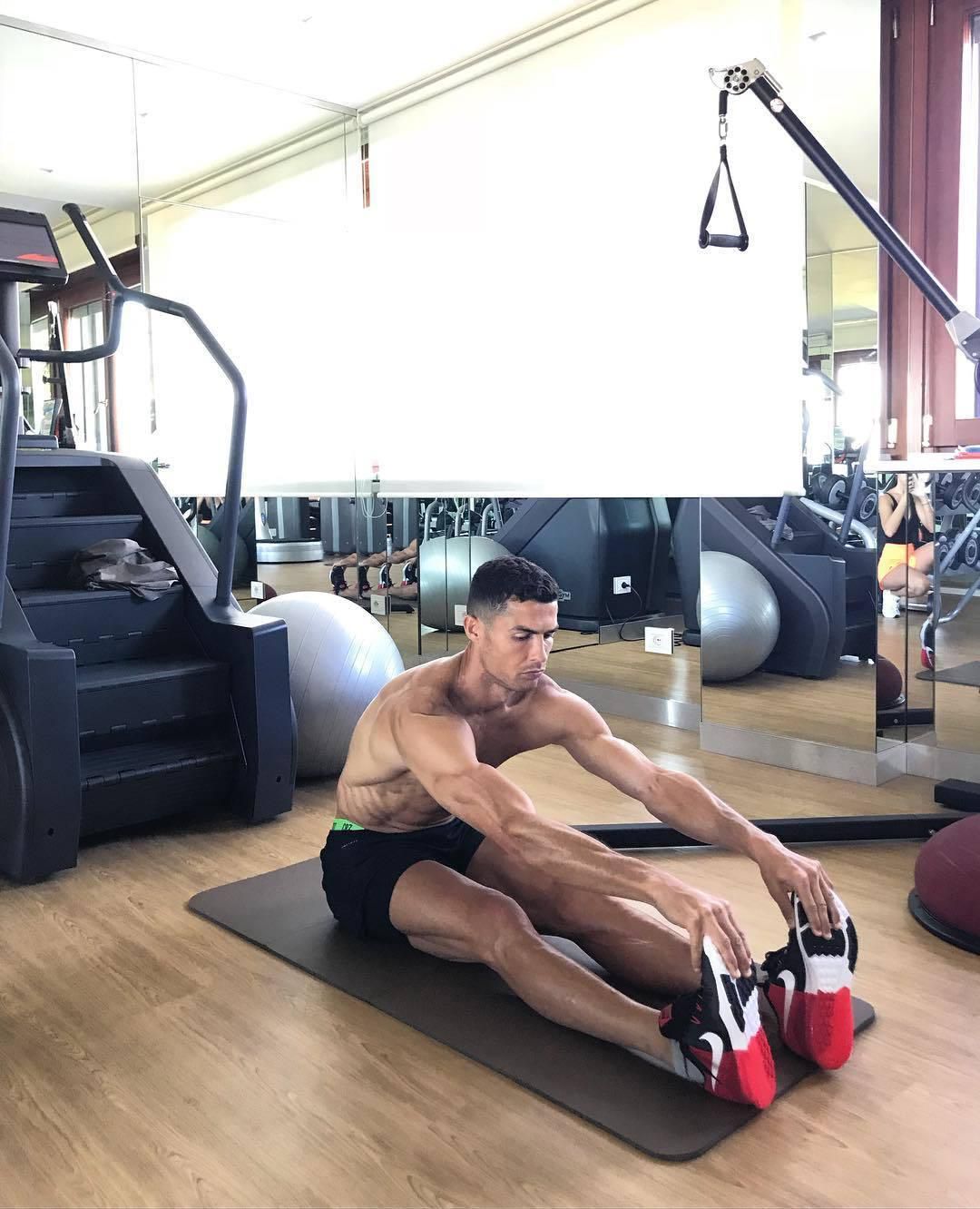 Cristiano Ronaldo v telocvični.