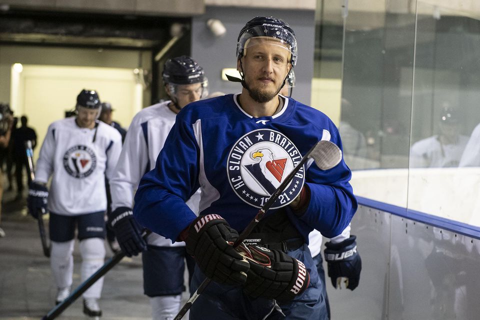 Radovan Puliš počas prvej prípravy na ľade tímu HC Slovan Bratislava.