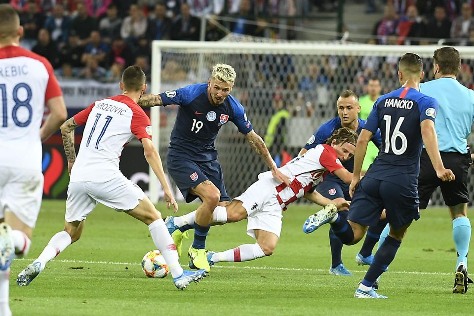 Ante Rebič, Marcelo Brozovič, Slovák Juraj Kucka, Chorvát Luka Modrič, Slovák Stanislav Lobotka a jeho spoluhráč Dávid Hancko.