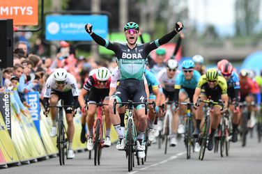 Vuelta: Suverénny triumf Bennetta v 14. etape, záver poznačil hromadný pád