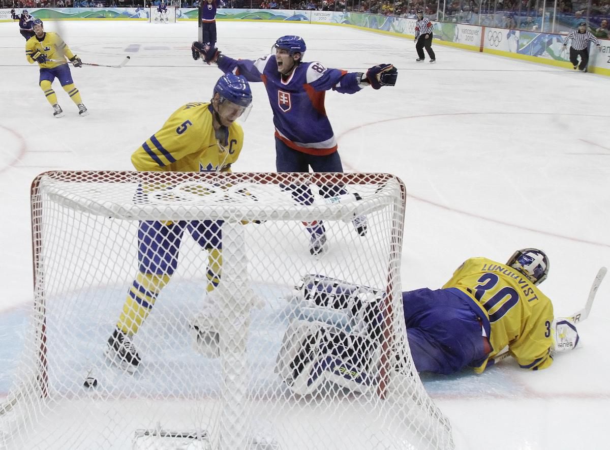 Tomáš Kopecký po strelení rozhodujúceho gólu počas zápasu so Švédskom na olympiáde vo Vancouvri