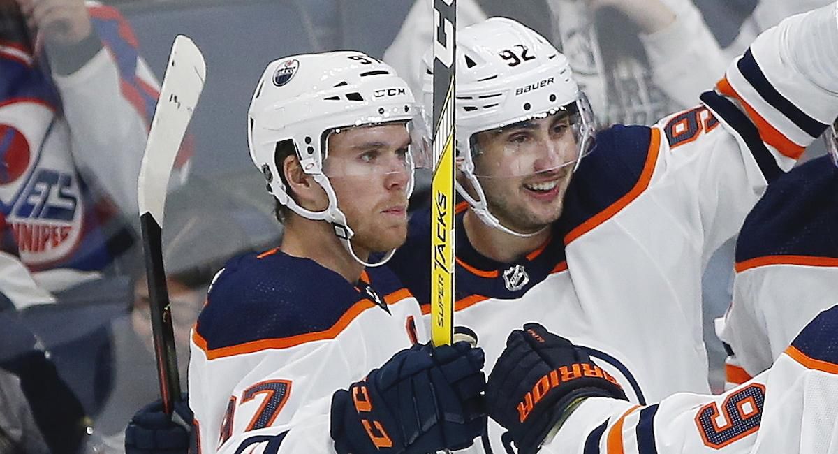 Connor McDavid a Tomáš Jurčo (Edmonton Oilers)