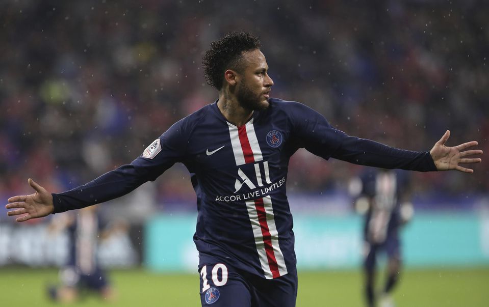 Neymar z Paríža St. Germain sa teší z gólu.