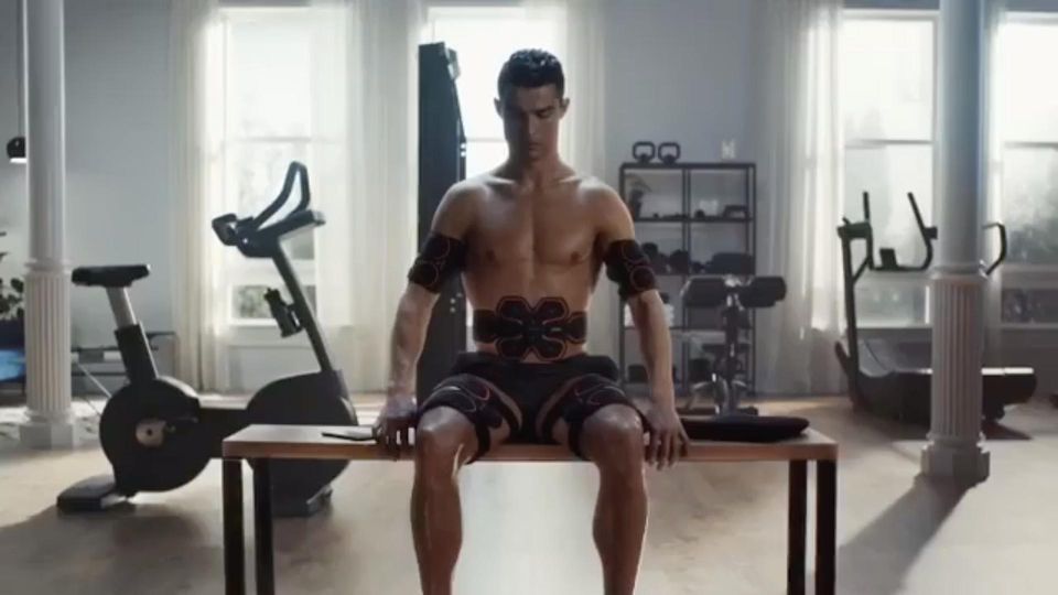 Cristiano Ronaldo cvičí.