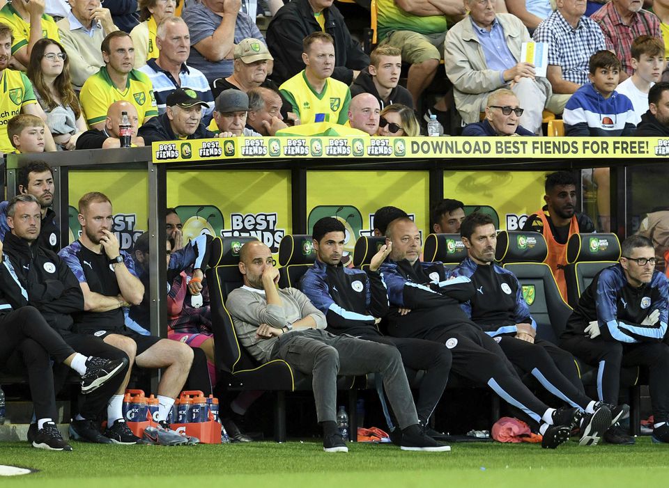 Lavička Manchestru City počas zápasu s Norwichom City.