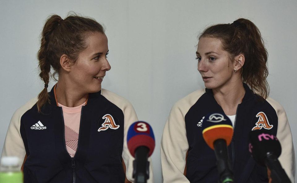 Zľava reprezentantky SR v plážovom volejbale Natália Dubovcová a Andrea Štrbová.