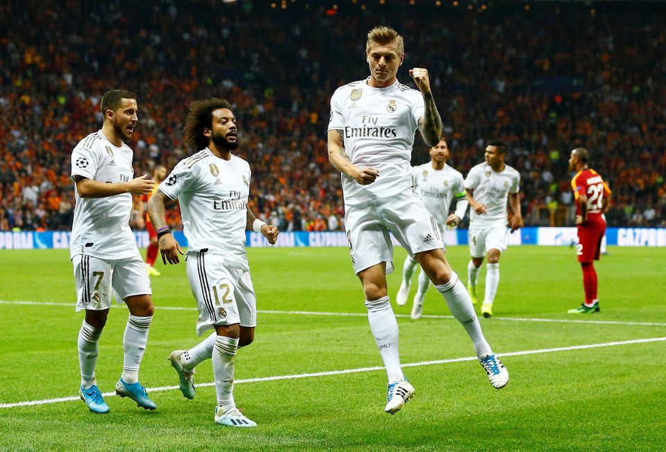 Toni Kroos sa teší z gólu Realu Madrid.