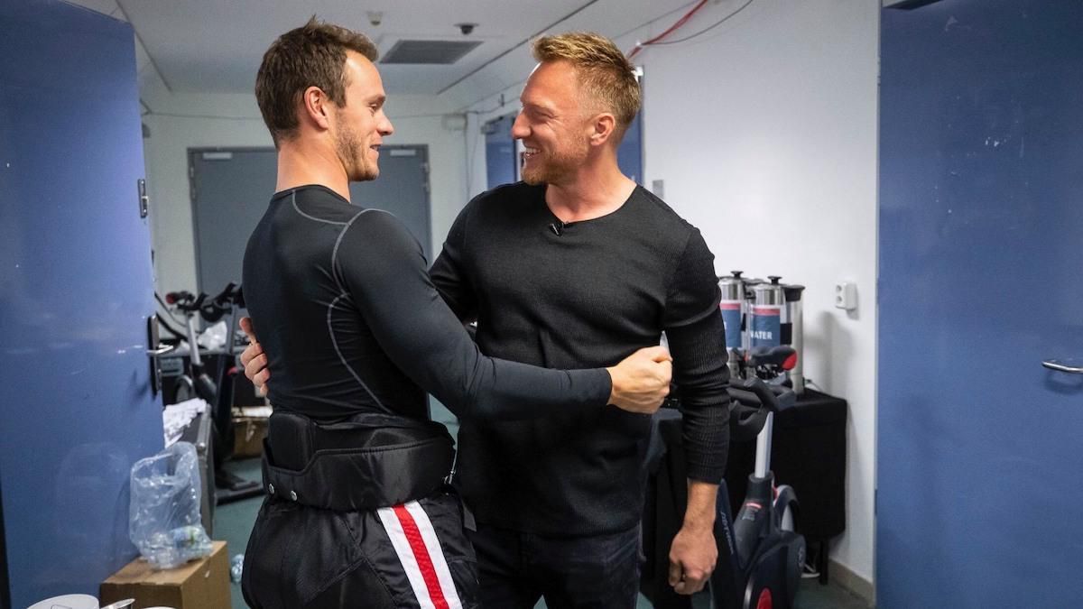 Marián Hossa a Jonathan Toews, kapitán Chicaga Blackhawks na stretnutí v Prahe.