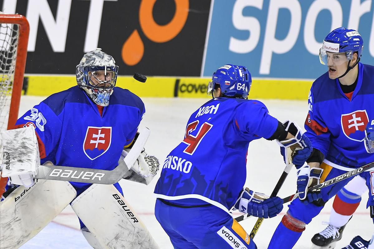 Brankár Denis Godla, Patrik Koch a Martin Chovan (Slovensko).