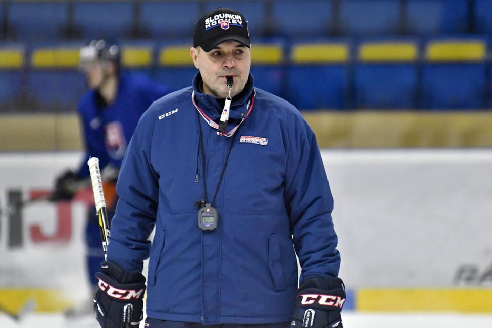 tréner slovenskej hokejovej reprezentácie do 20 rokov Ernest Bokroš
