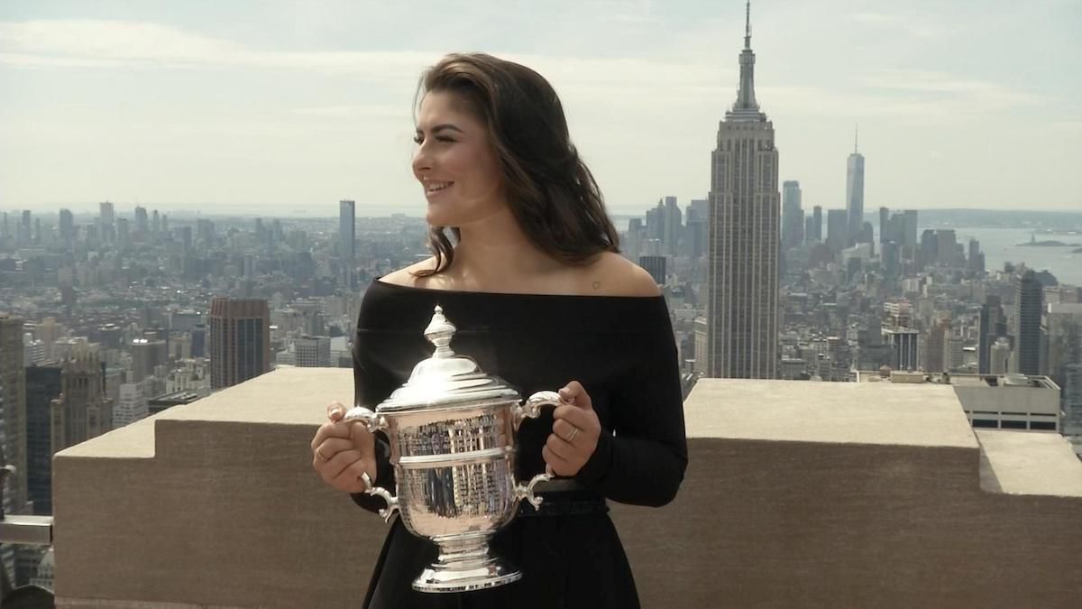 Tenistka Bianca Andreescuová s trofejou z US Open.