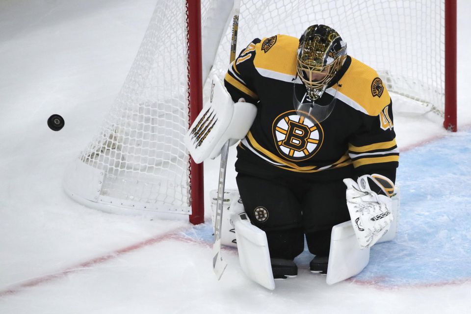 Jaroslav Halák v bránke Bostonu Bruins.