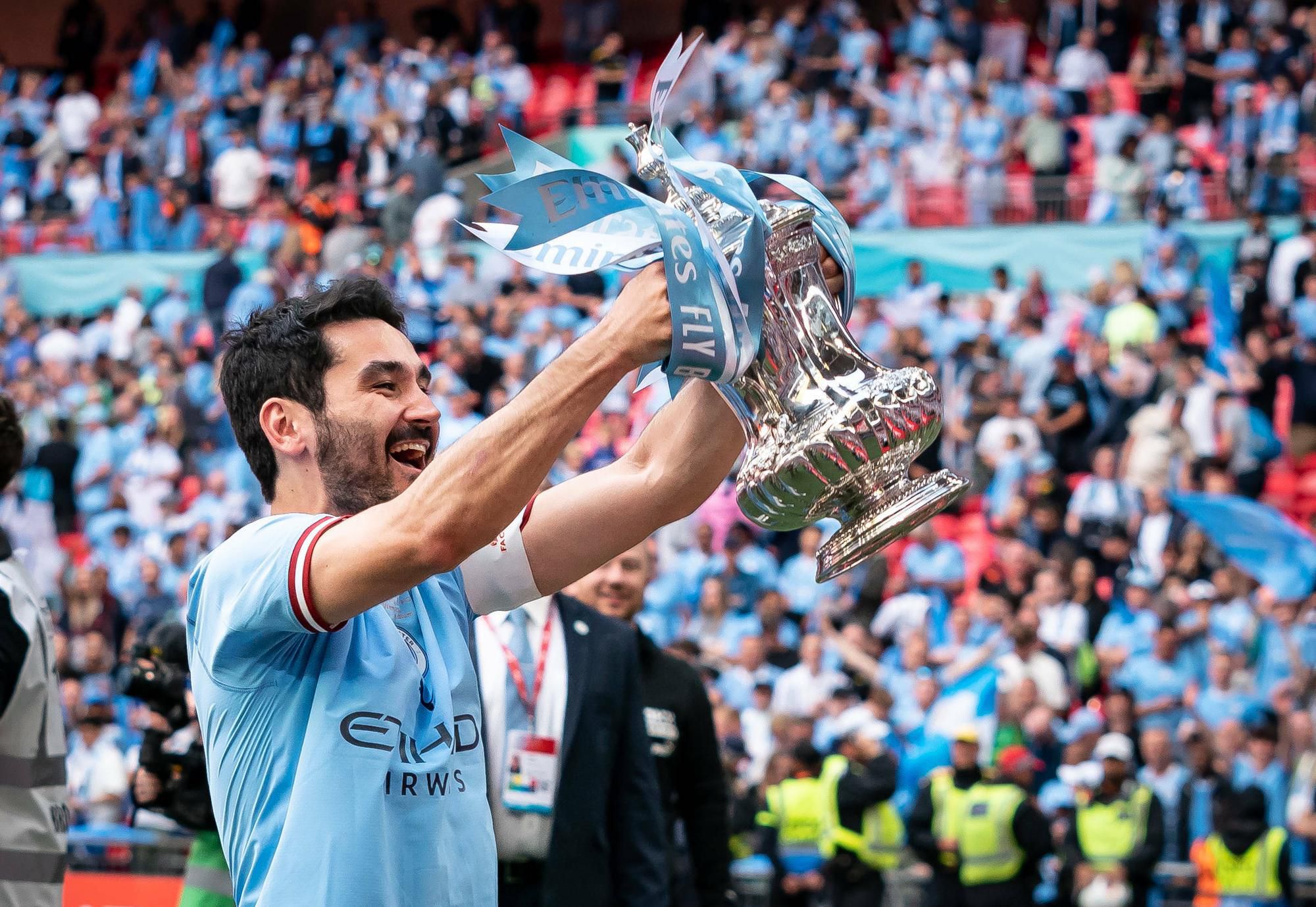 Takto sa Ilkay Gundogan radoval z FA Cupu, ktorý jeho tím získal po triumfe nad Manchestrom United 2:1.