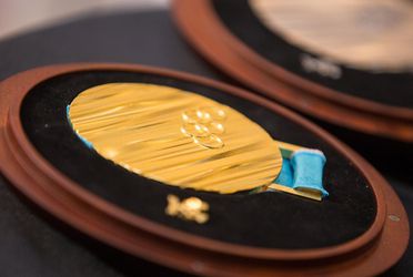 Olympijský šampión predal svoju zlatú medailu, aby pomohol chorému kamarátovi