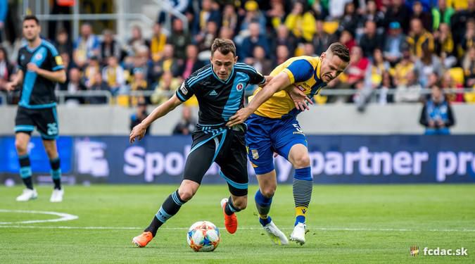 Tomáš Huk v zápase s ŠK Slovan Bratislava.