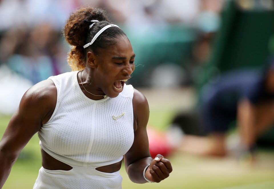 Americká tenistka Serena Williamsová sa teší z postupu do finále Wimbledonu.