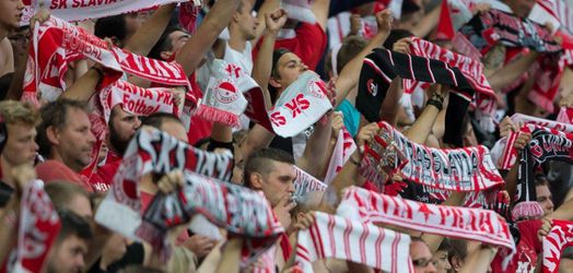 Slavia Praha opäť pyká za fanúšikov. Pokuta a podmienečne zavretá tribúna