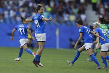 MS žien: Talianky sa tešia zo štvrťfinále, Holandsko zachránila dvojgólová Martensová