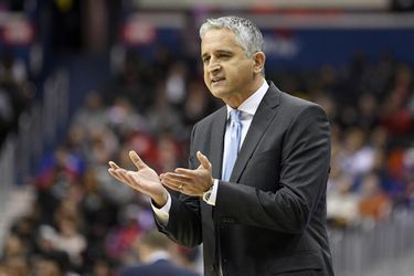 NBA: Phoenix po nevydarenej sezóne odvolal trénera Kokoškova