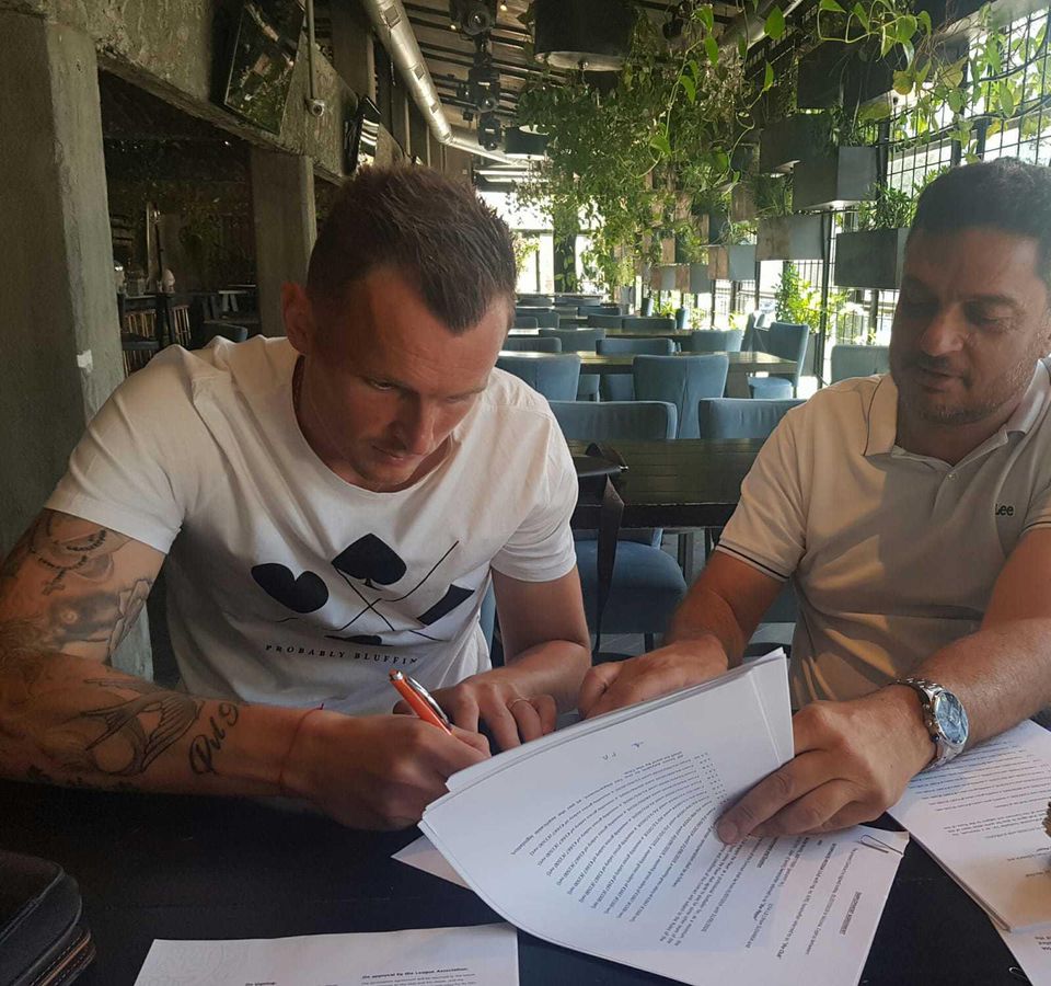 Pavol Bajza podpisuje kontrakt s Olympiakosom Nicosia.