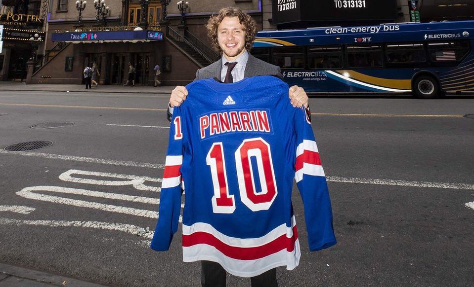 Ruský hokejista Artemij Panarin bude v New Yorku Rangers nosiť na drese číslo 10.