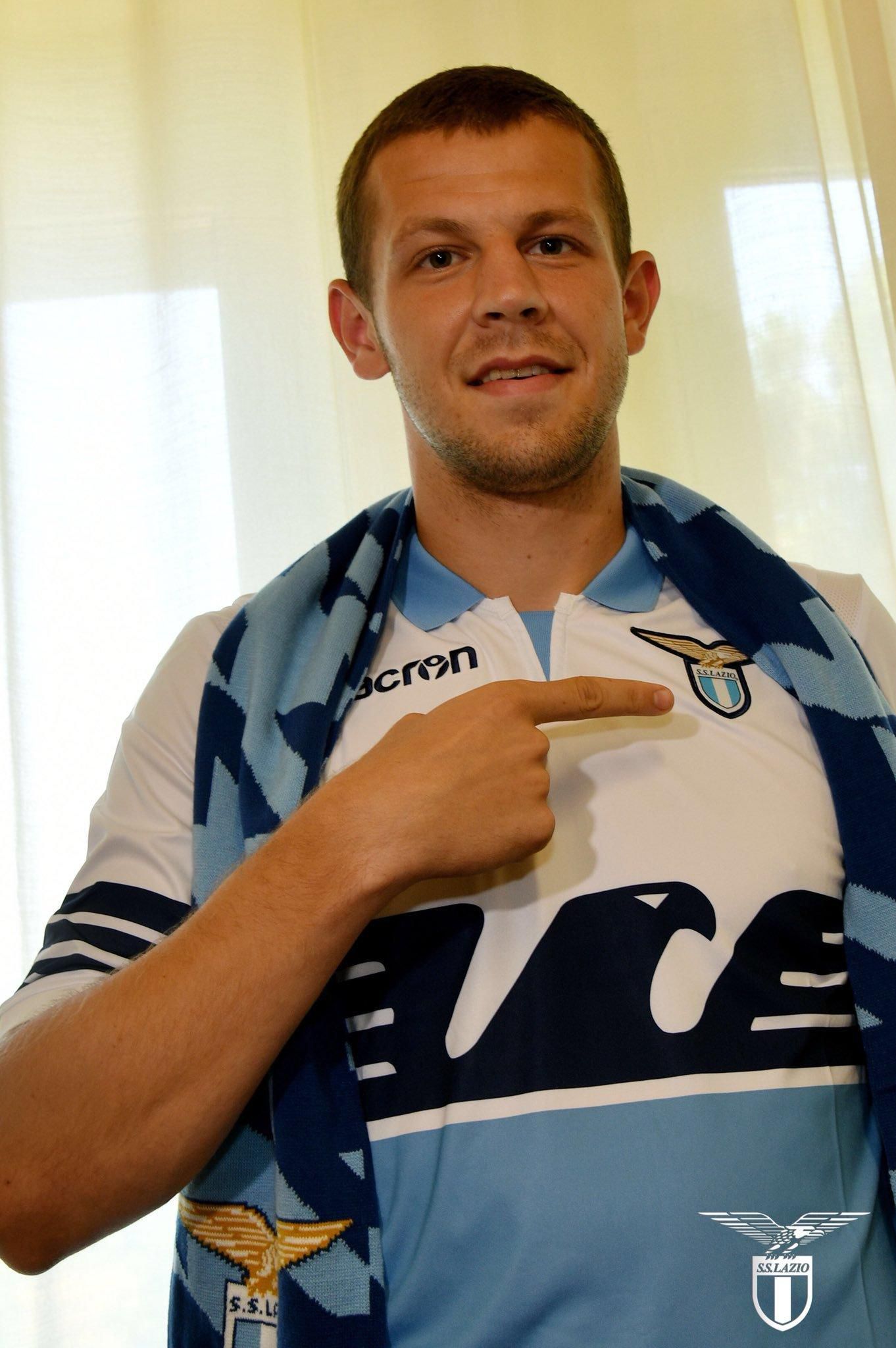 Denis Vavro je oficiálne hráčom Lazia Rím.