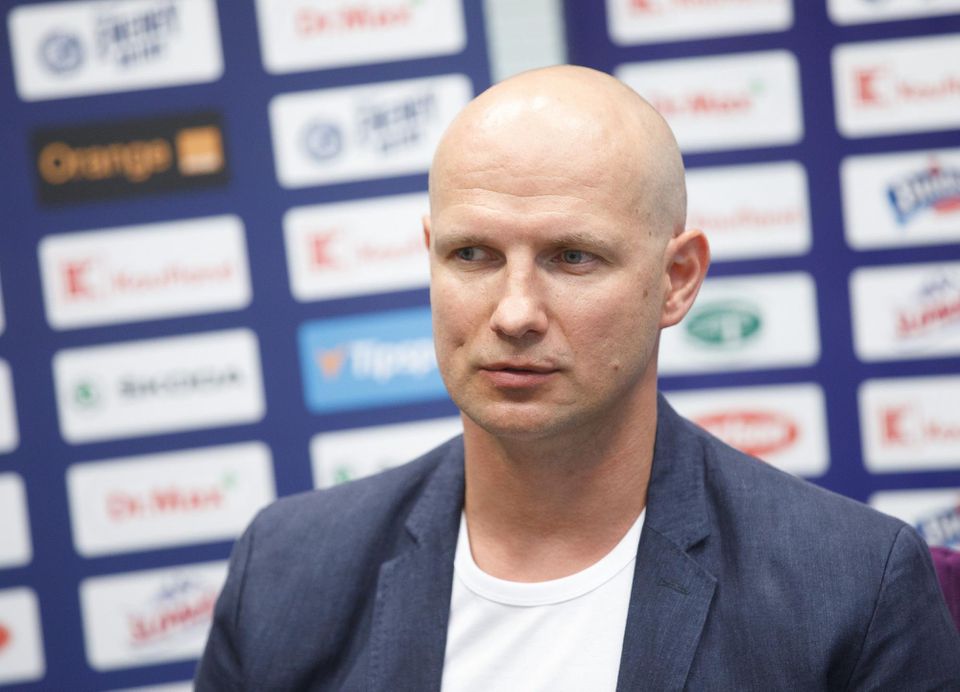 Nový asistent trénera Martin Štrbák počas tlačovej konferencie Slovenského zväzu ľadového hokeja (SZĽH).
