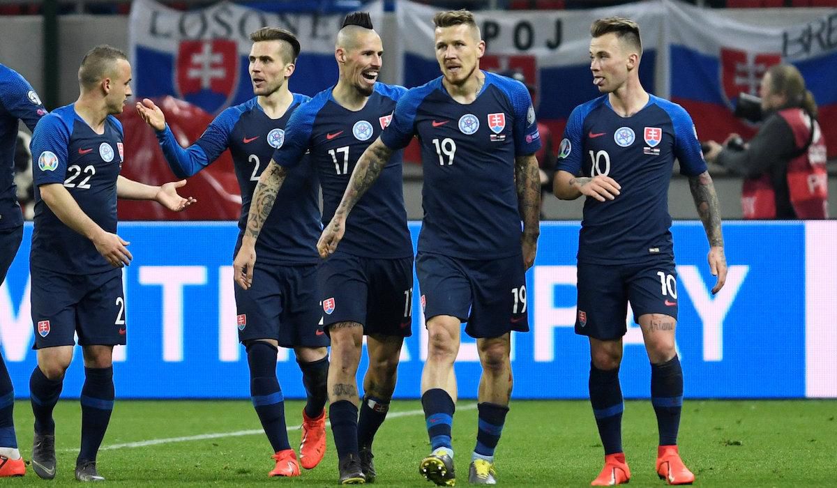 Stanislav Lobotka, Peter Pekarík, Marek Hamšík, Juraj Kucka a Albert Rusnák (Slovensko).