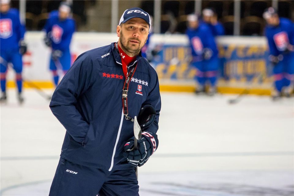 Tréner slovenskej hokejovej reprezentácie do 18 rokov Viliam Čacho.
