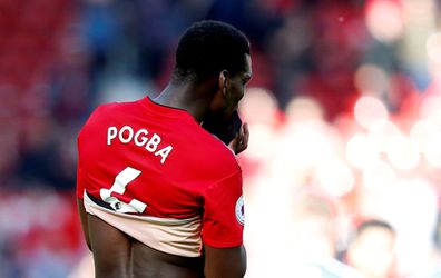 Fanúšikovia Manchestru United stratili trpezlivosť a verbálne napadli Paula Pogbu