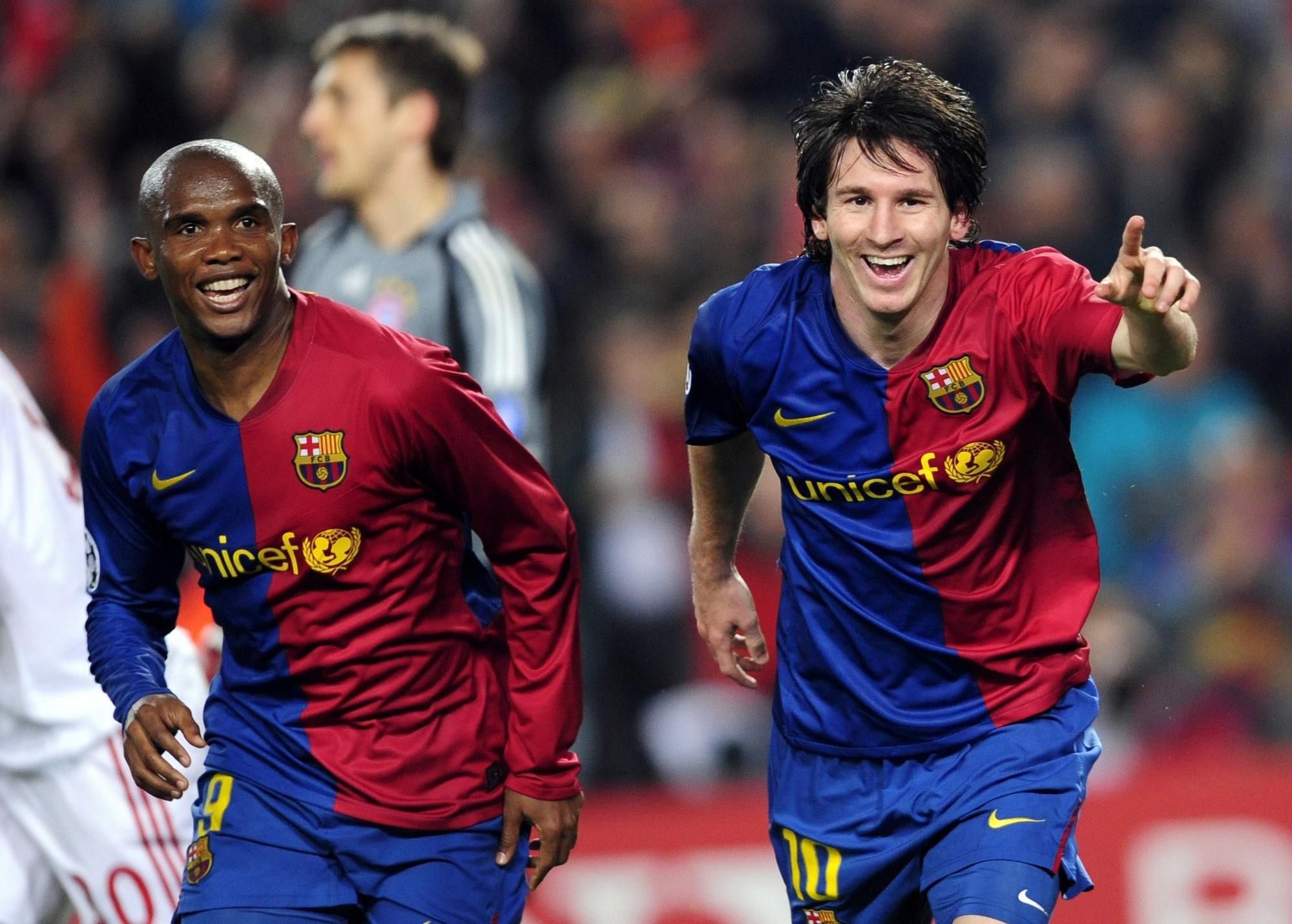 Bývalí spoluhráči Samuel Eto'o a Lionel Messi (2009).