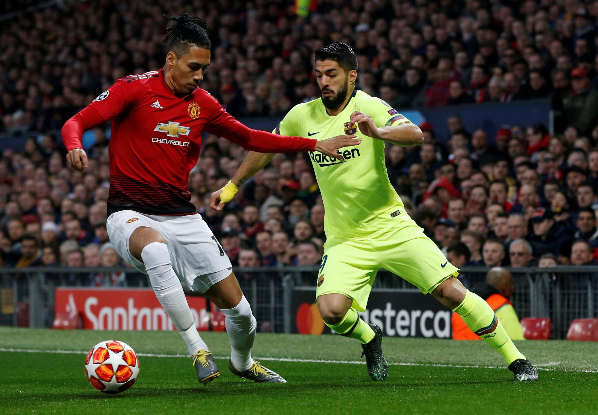 Chris Smalling (Man United) a Luis Suárez (FC Barcelona)