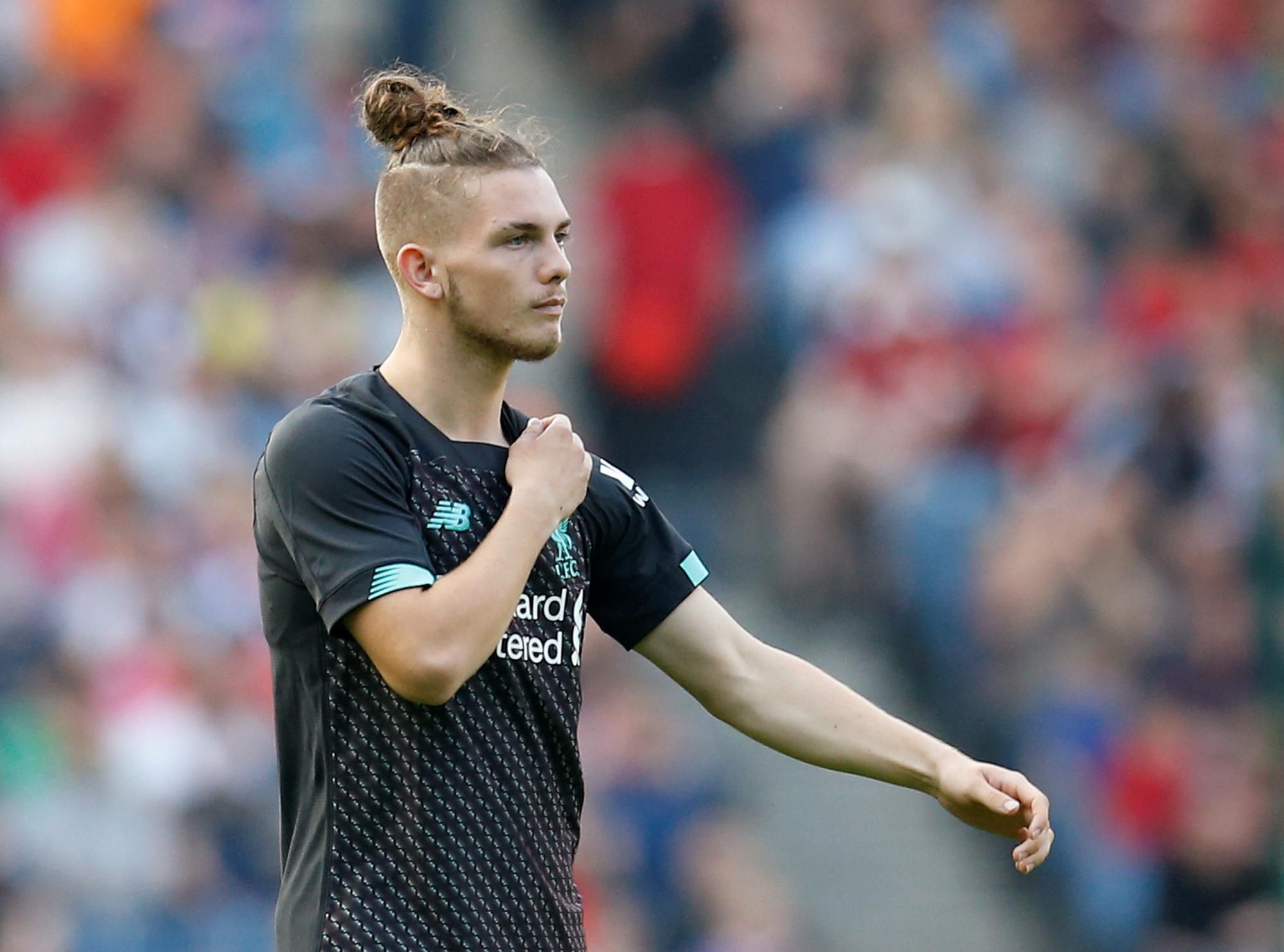 Harvey Elliott v drese Liverpool FC.