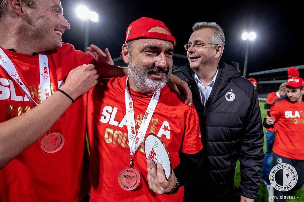 Slavia Praha oslavuje v roku 2019 double za víťazstvo v lihe aj pohári.