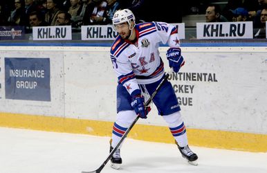 Násilník Vojnov údajne zostáva v ruskej KHL, dohodol sa s novým klubom