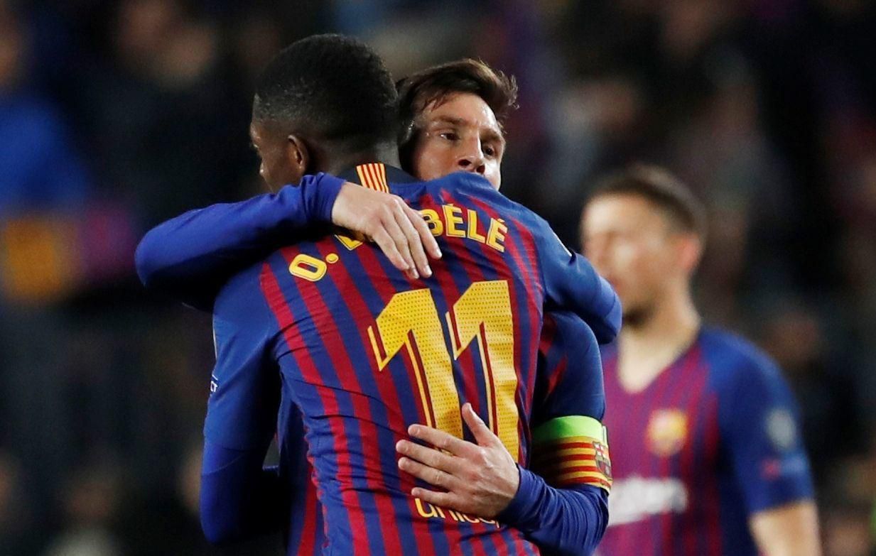 Lionel Messi v objatí s Ousmanem Dembélém, FC Barcelona
