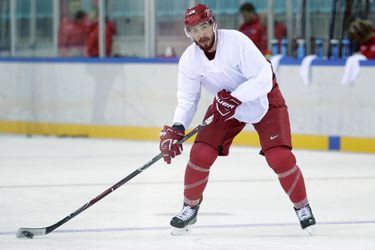 Násilník Vojnov bude pokračovať v KHL