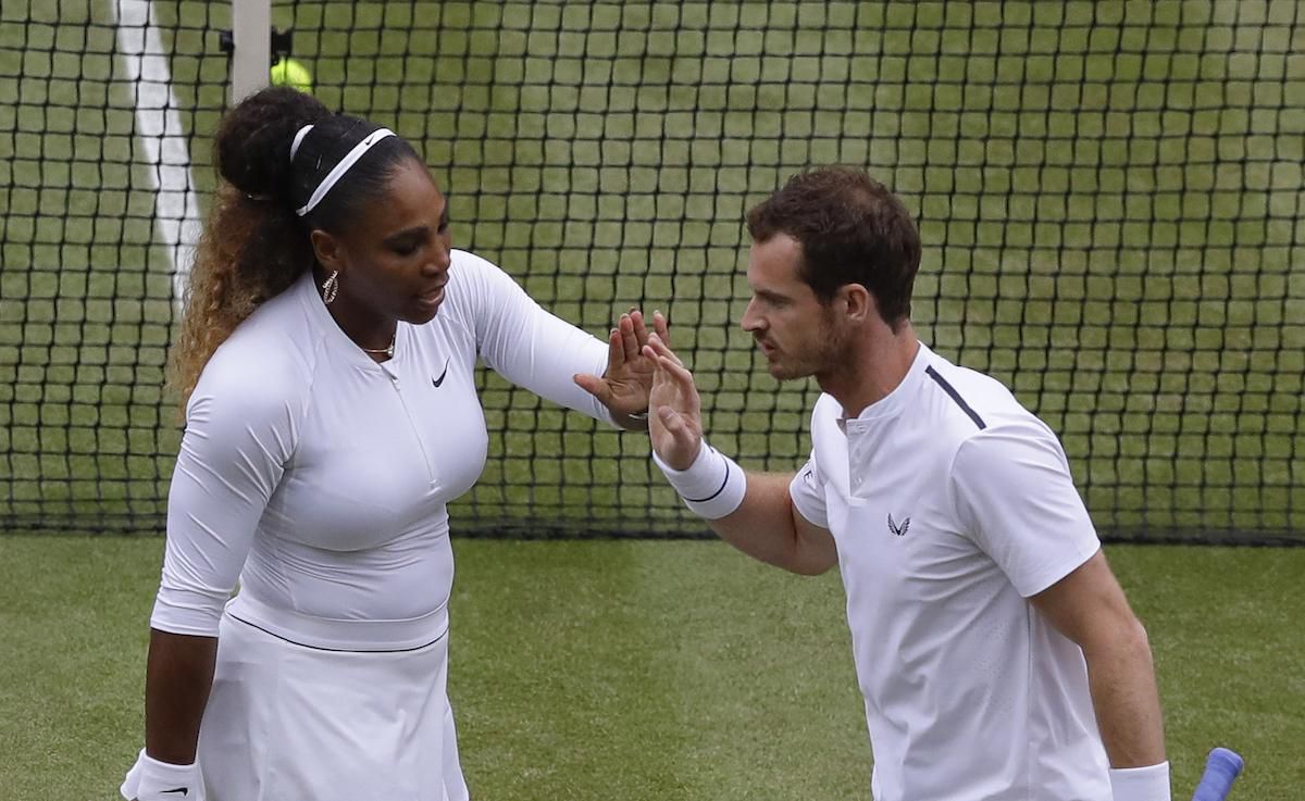 Andy Murray a Serena Williamsová počas zmiešanej štvorhry.