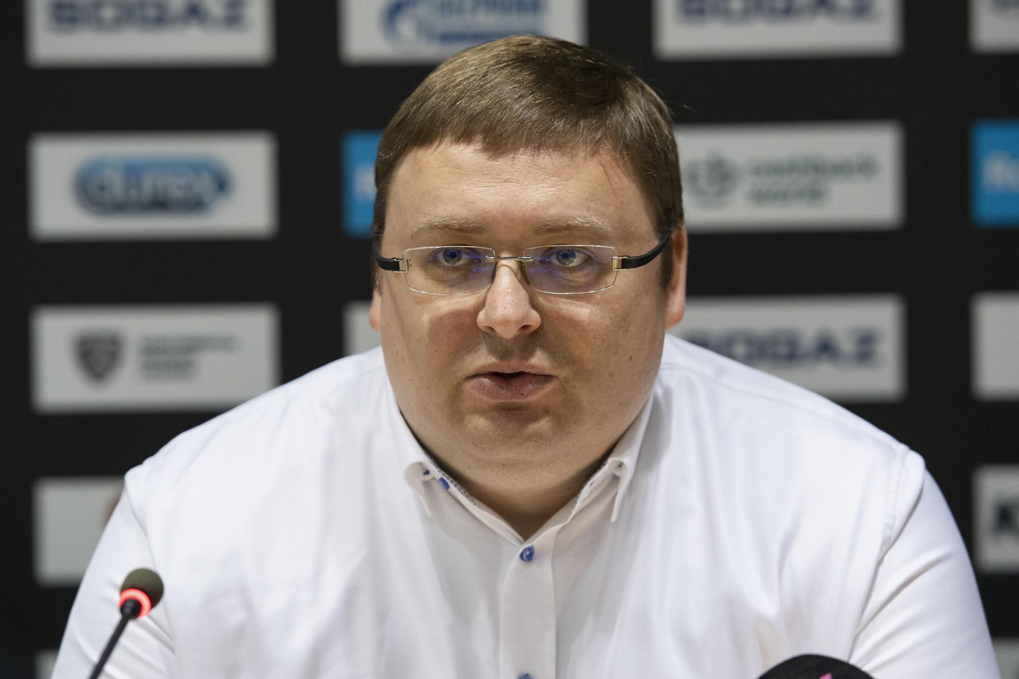 Juraj Široký ml. počas tlačovej konferencie hokejového klubu HC Slovan Bratislava.